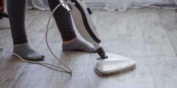 Mop parowy - funkcjonalność oraz skuteczne i bezpieczne czyszczenie