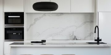 Jak optycznie powiększyć metraż Twojej kuchni przy wyborze czarnego zlewu jednokomorowego